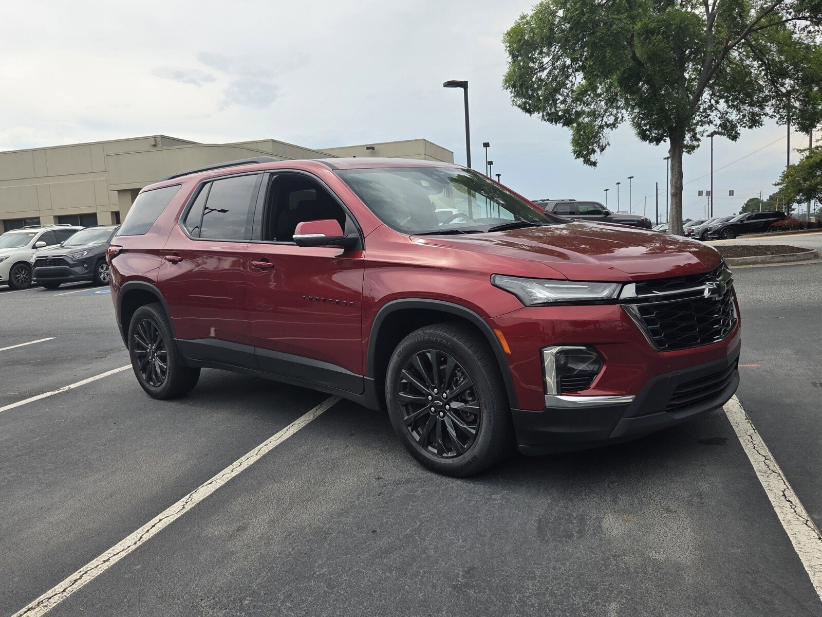 Used 2023 Chevrolet Traverse RS FWD image 4