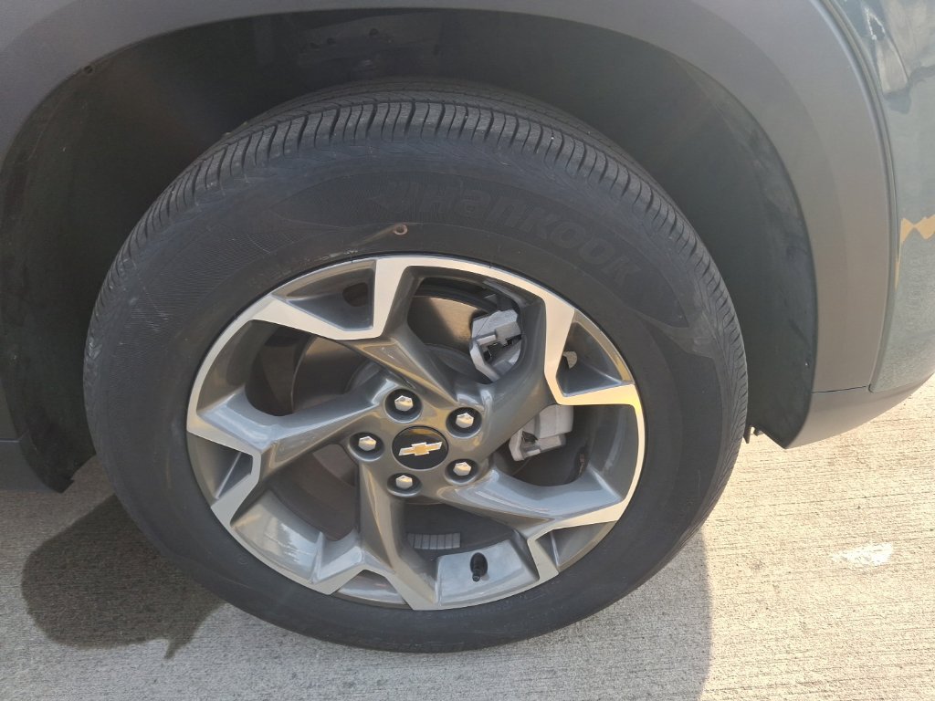 Used 2025 Chevrolet Trax LT w/ Driver Confidence Package FWD image 5