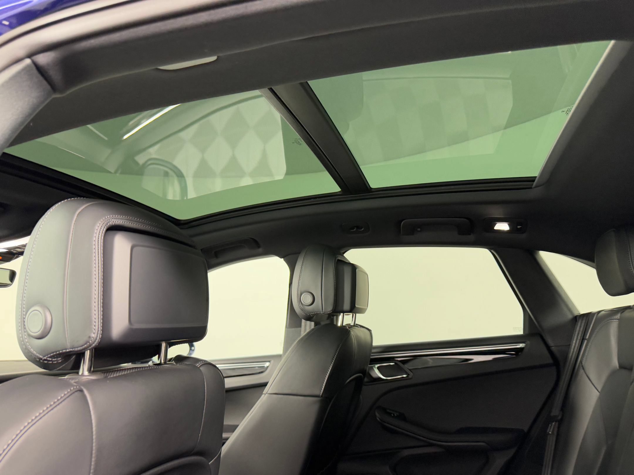 Certified 2026 Porsche Macan AWD/4WD image 17