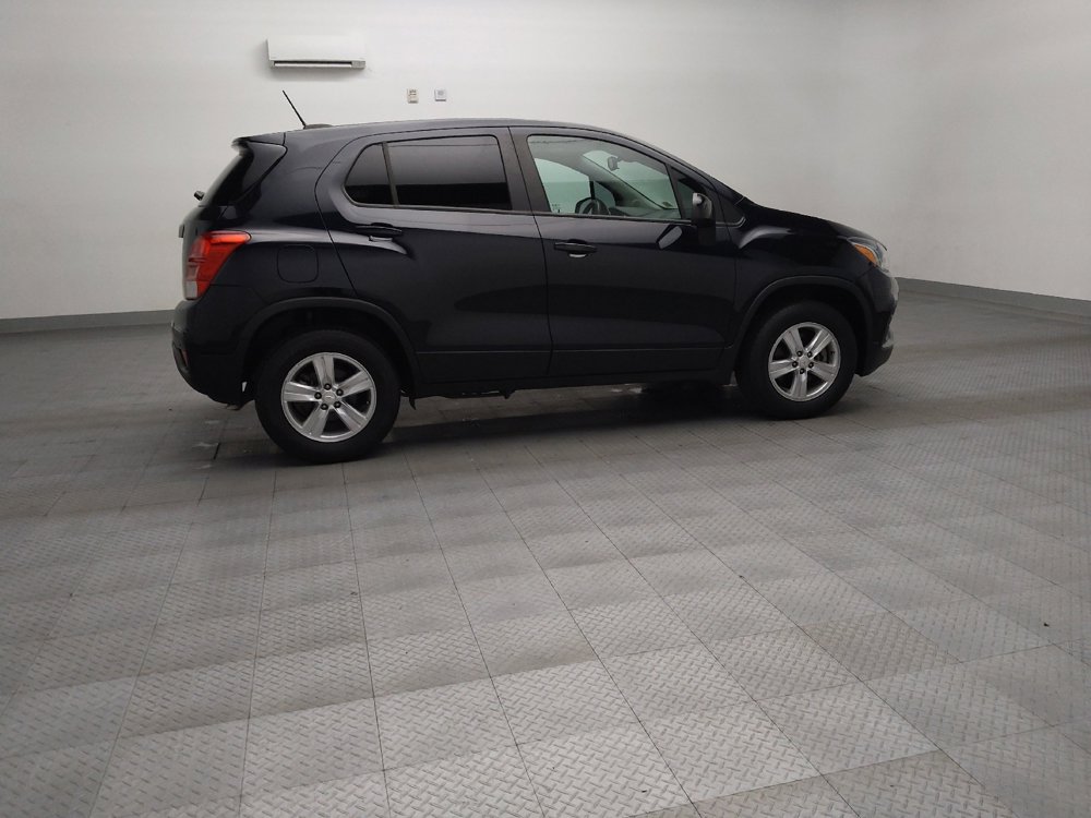 Used 2022 Chevrolet Trax LS w/ Tint and Cruise Package AWD/4WD image 10