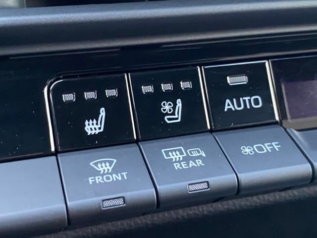 Used 2025 Toyota Crown Signia AWD/4WD image 17