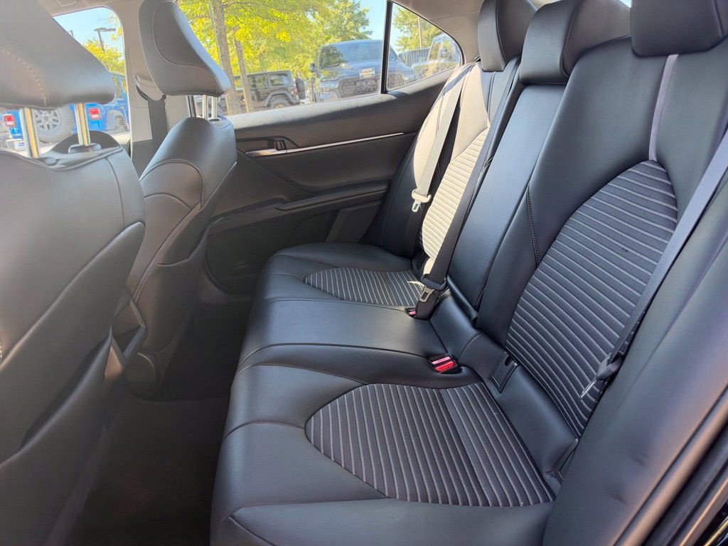 Used 2022 Toyota Camry SE FWD image 18