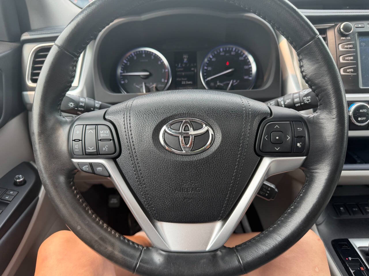 Used 2015 Toyota Highlander XLE AWD/4WD image 19