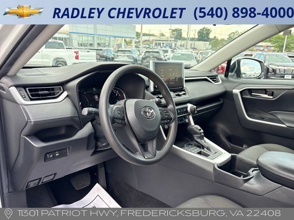 Used 2023 Toyota RAV4 XLE AWD/4WD image 4