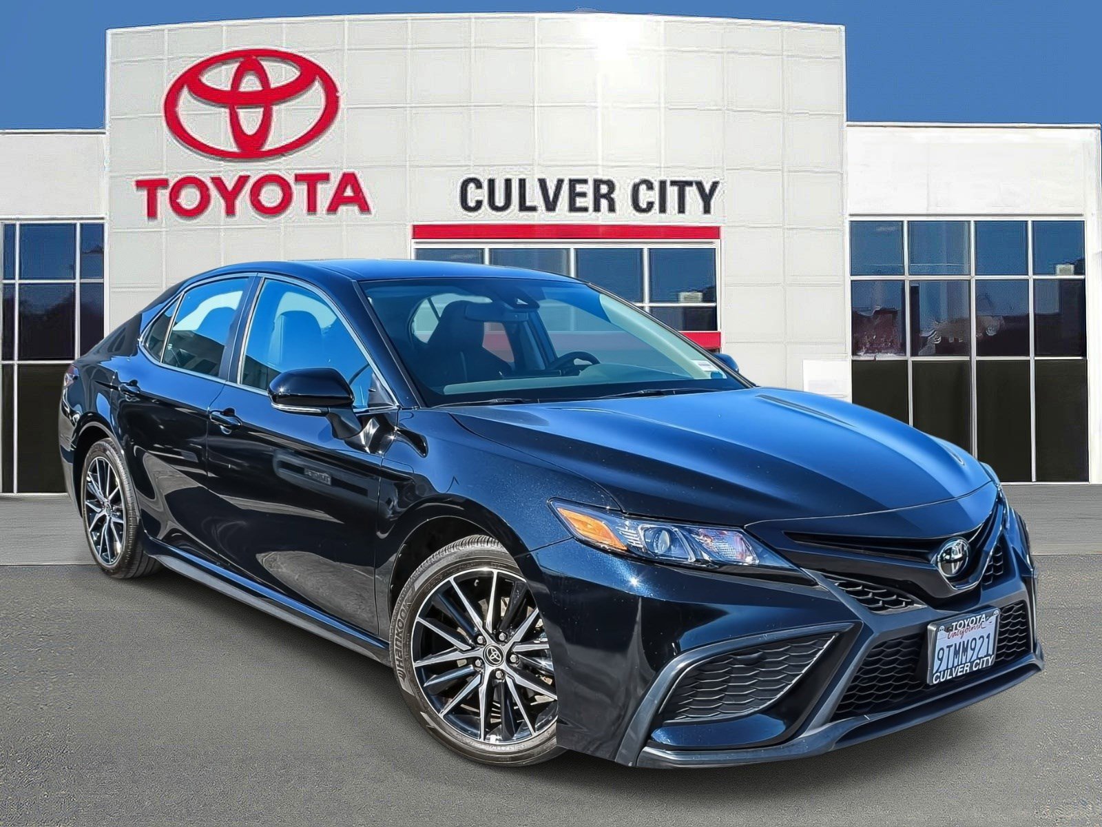 Used 2023 Toyota Camry SE