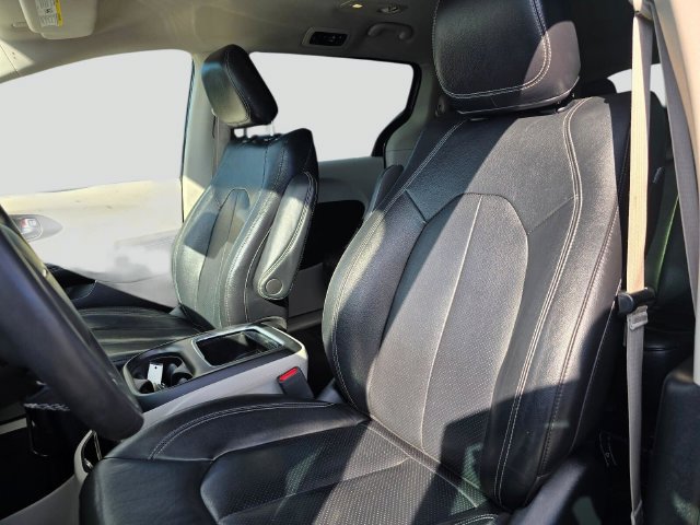 Used 2022 Chrysler Pacifica Touring-L FWD image 20