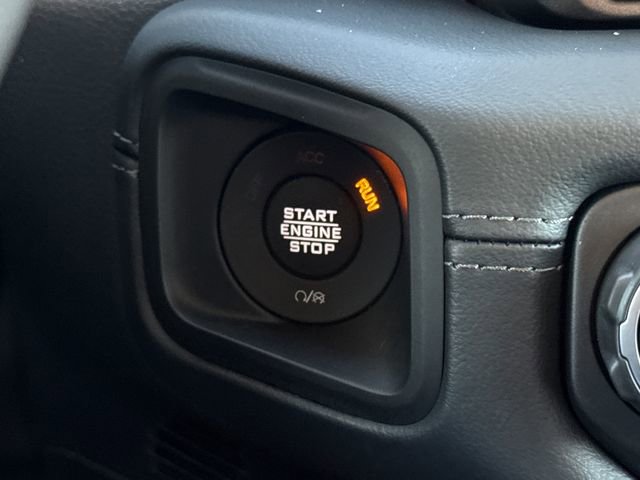 Used 2025 Jeep Gladiator Mojave AWD/4WD image 28