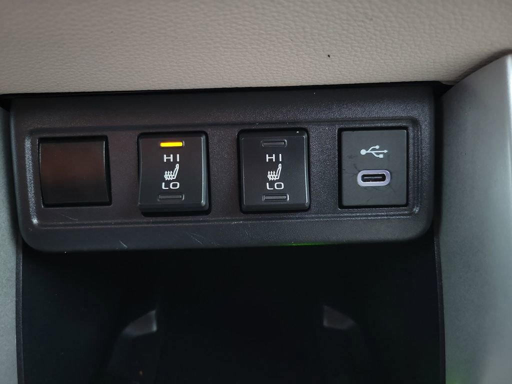 Used 2024 Toyota Corolla Cross XLE image 21