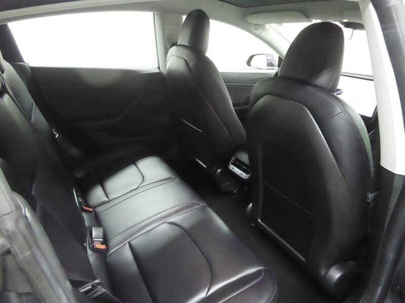 Used 2018 Tesla Model 3 Long Range RWD image 28
