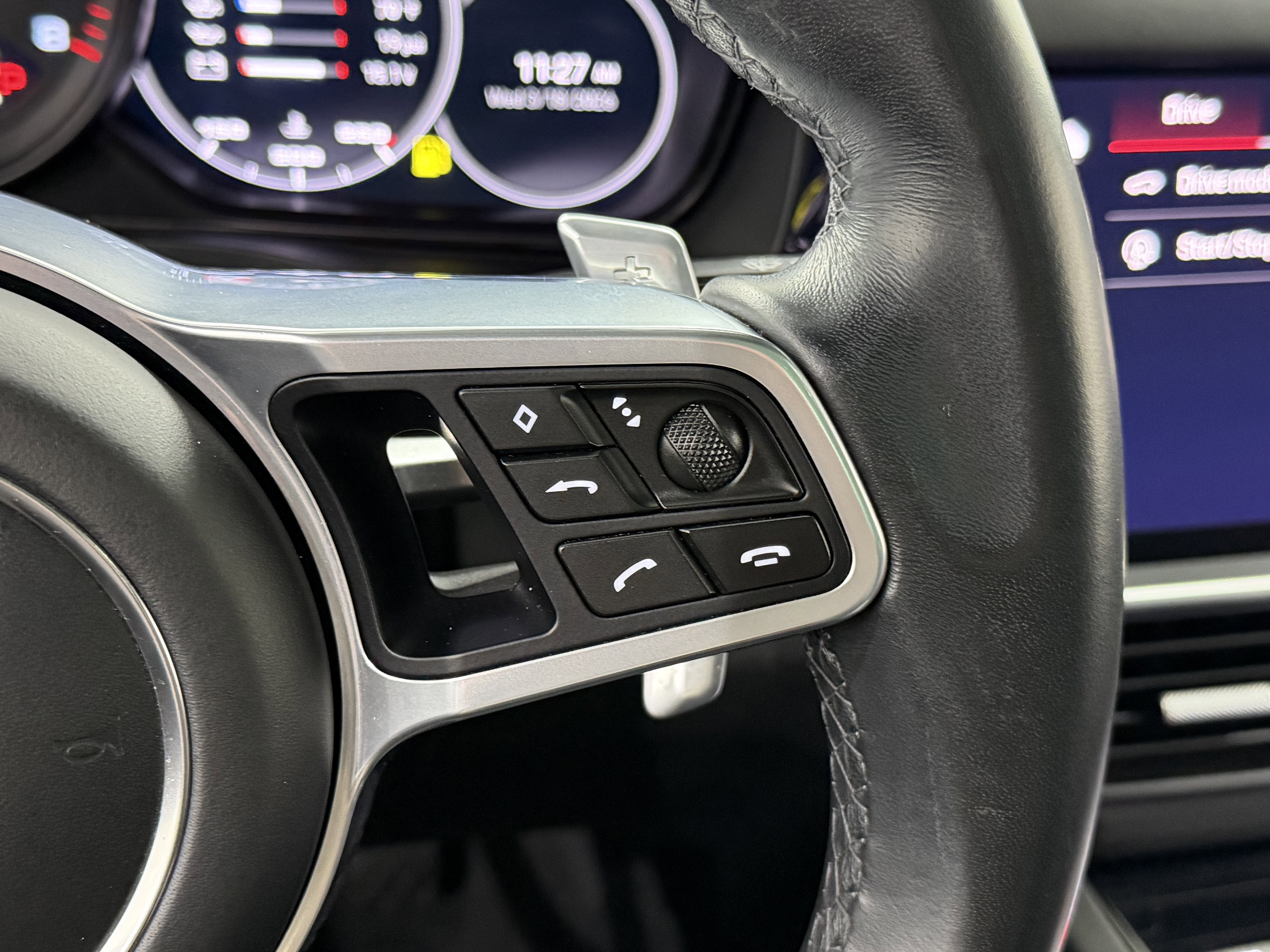 Certified 2022 Porsche Cayenne Platinum Edition image 52