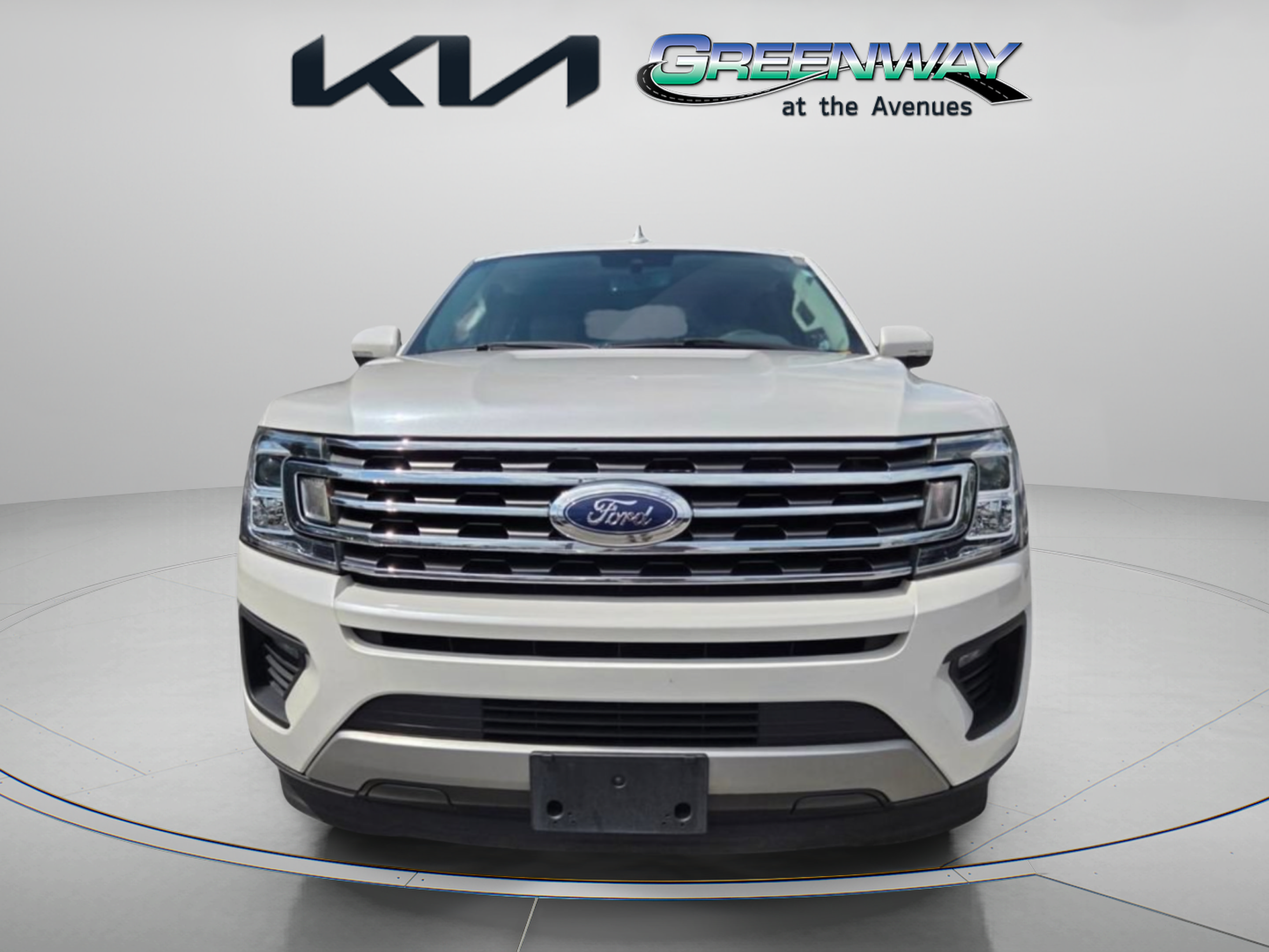 Used 2019 Ford Expedition XLT w/ Equipment Group 202A RWD image 2