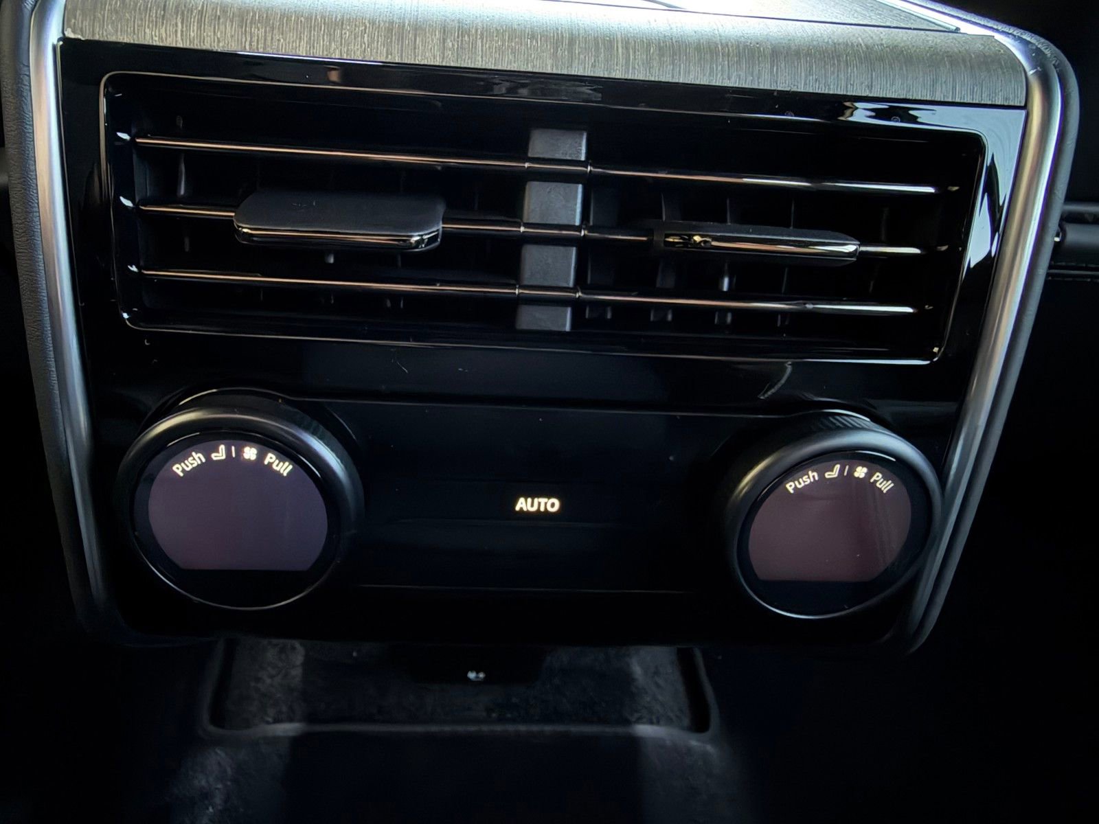 New 2026 Land Rover Range Rover SV image 28