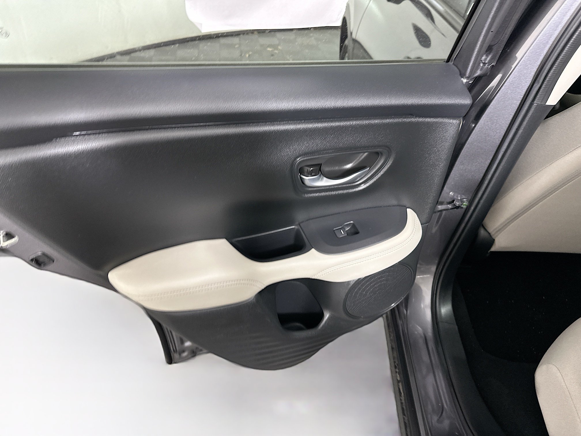 Used 2025 Honda HR-V LX image 25
