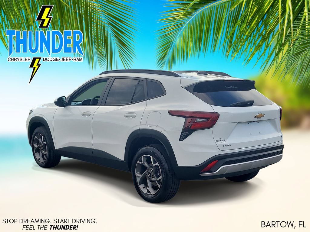 Used 2025 Chevrolet Trax LT FWD image 3