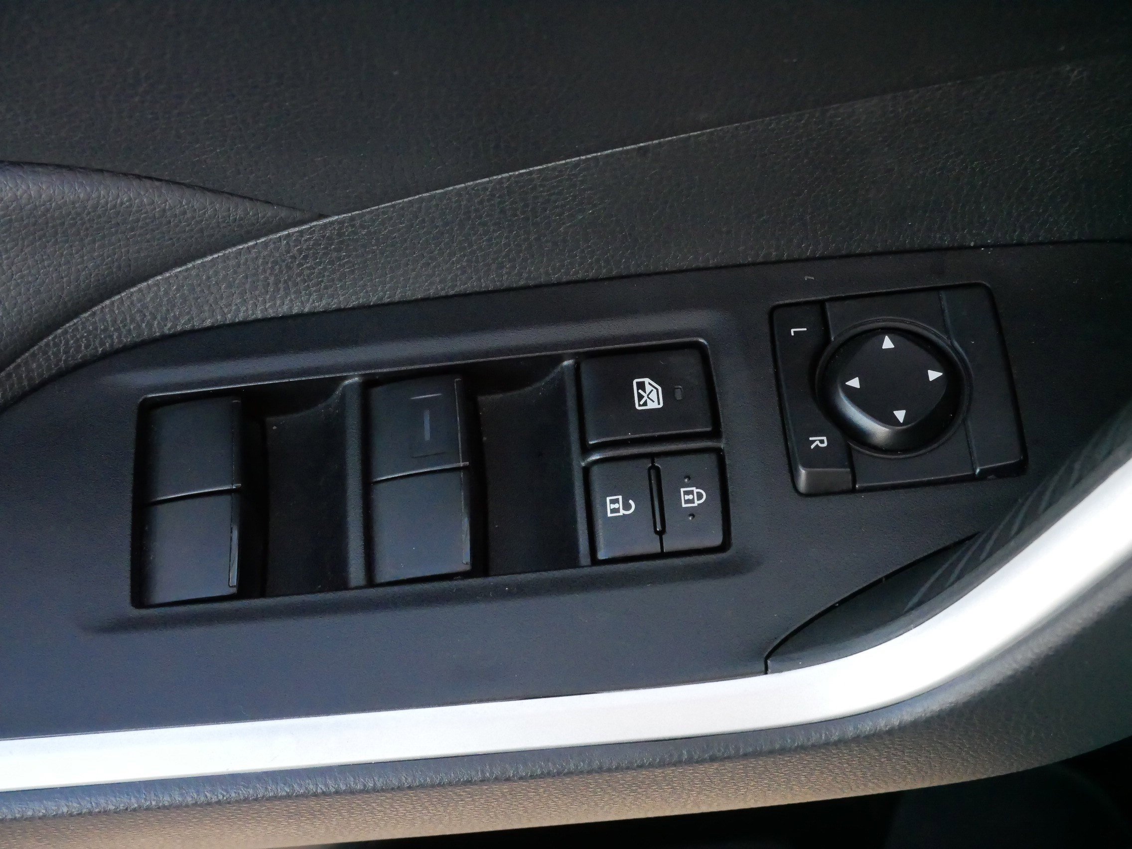 Certified 2025 Toyota RAV4 LE image 47