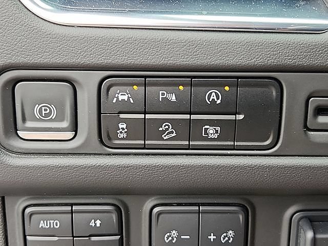 Certified 2023 Chevrolet Suburban Z71 w/ Luxury Package AWD/4WD image 26