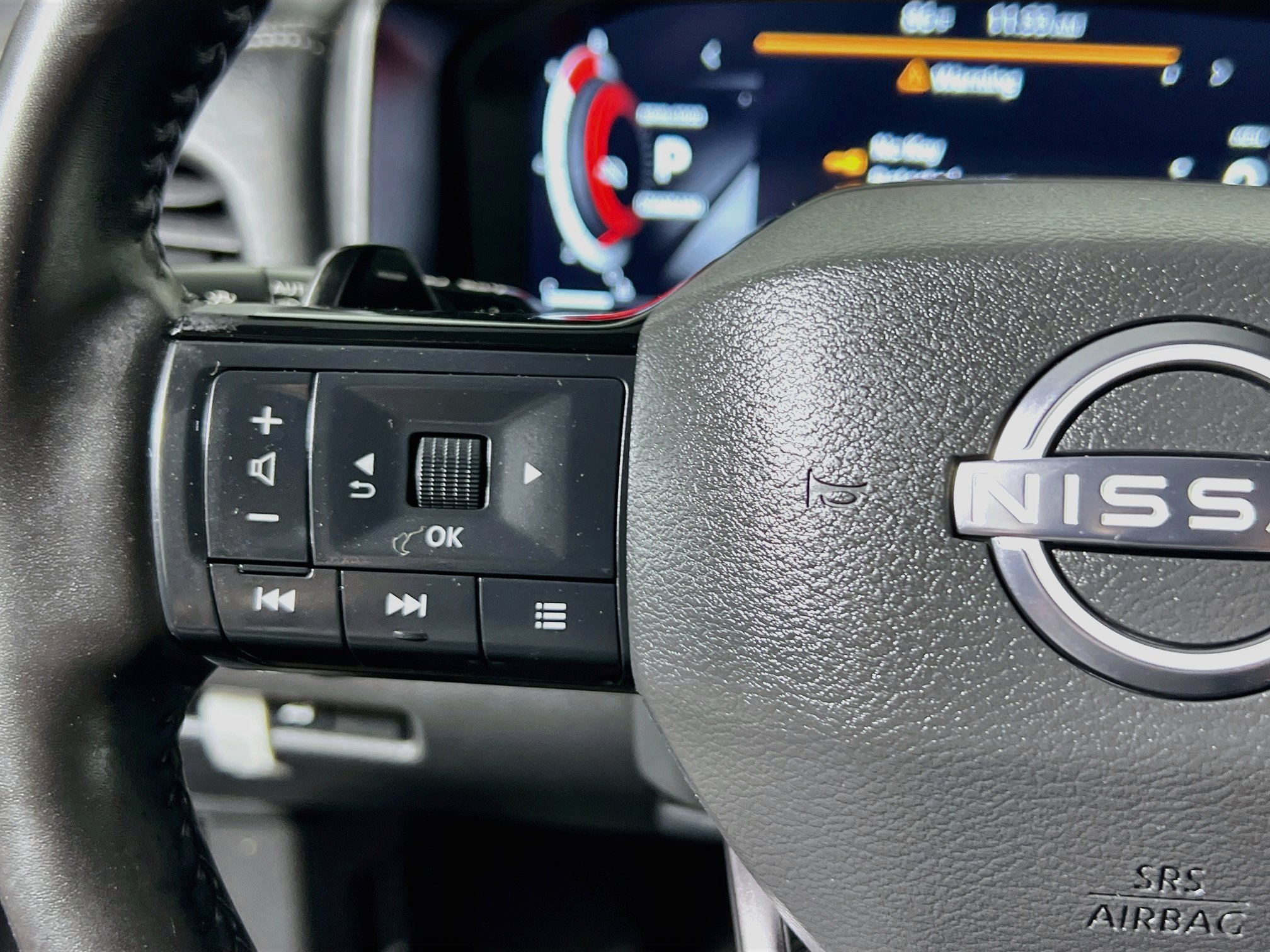 Used 2025 Nissan Rogue SL w/ SL Premium Package FWD image 18
