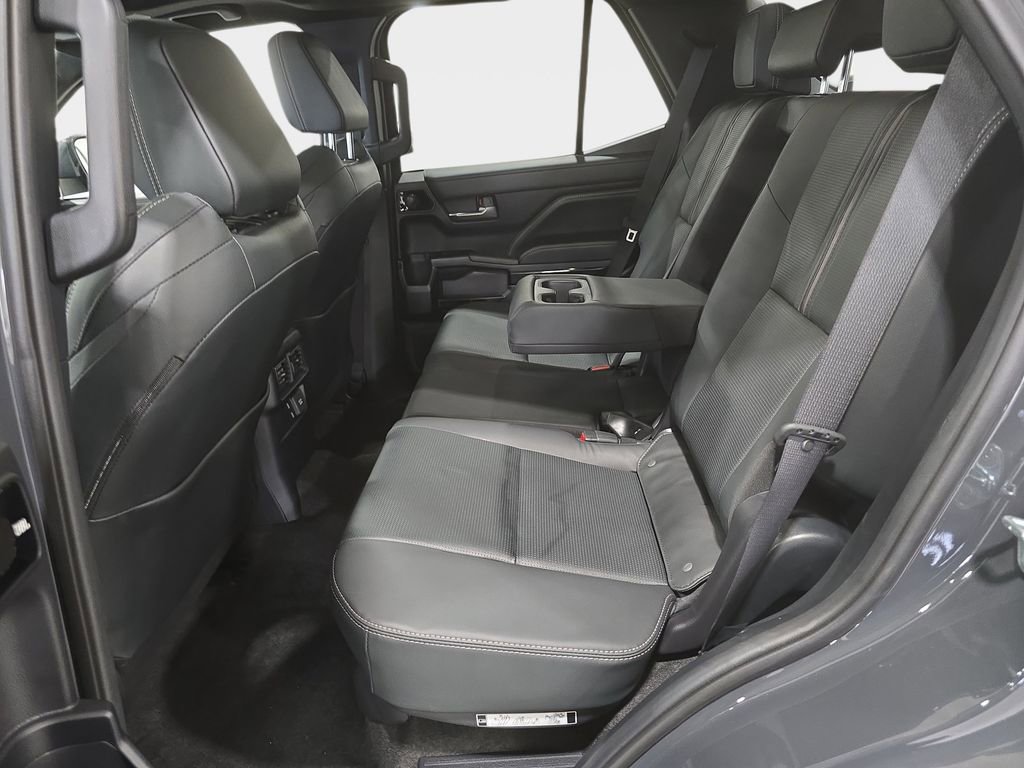 Used 2025 Toyota 4Runner Limited AWD/4WD image 27