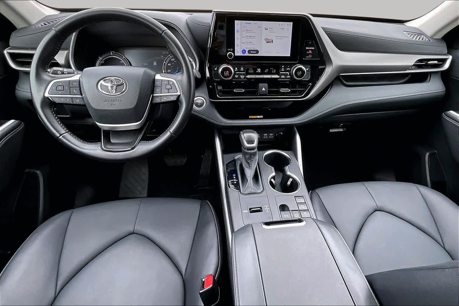 Used 2025 Toyota Highlander XLE AWD/4WD image 15