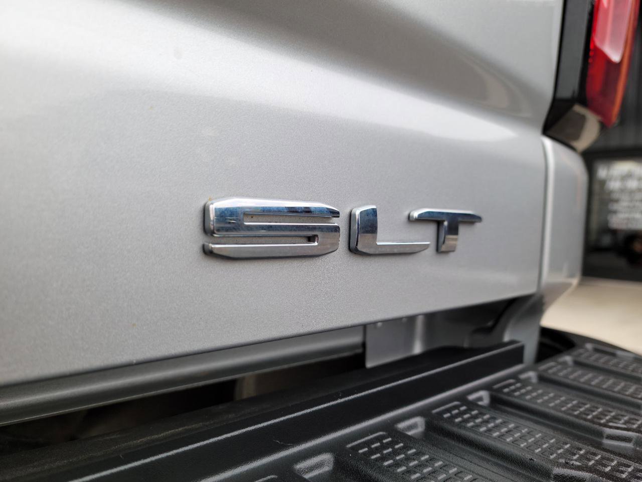 Used 2021 GMC Sierra 3500 SLT w/ SLT Preferred Package image 17