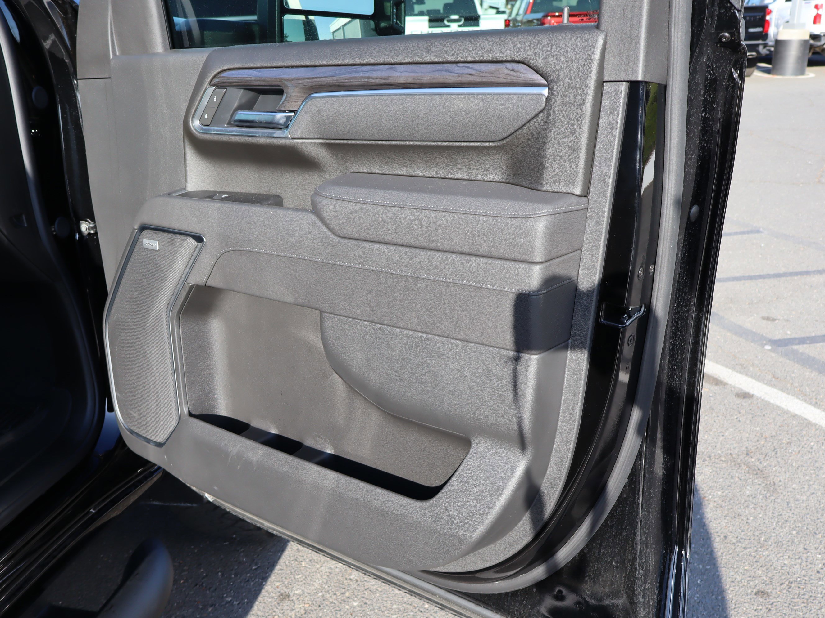 Used 2025 Chevrolet Silverado 2500 LTZ w/ LTZ Plus Package AWD/4WD image 36