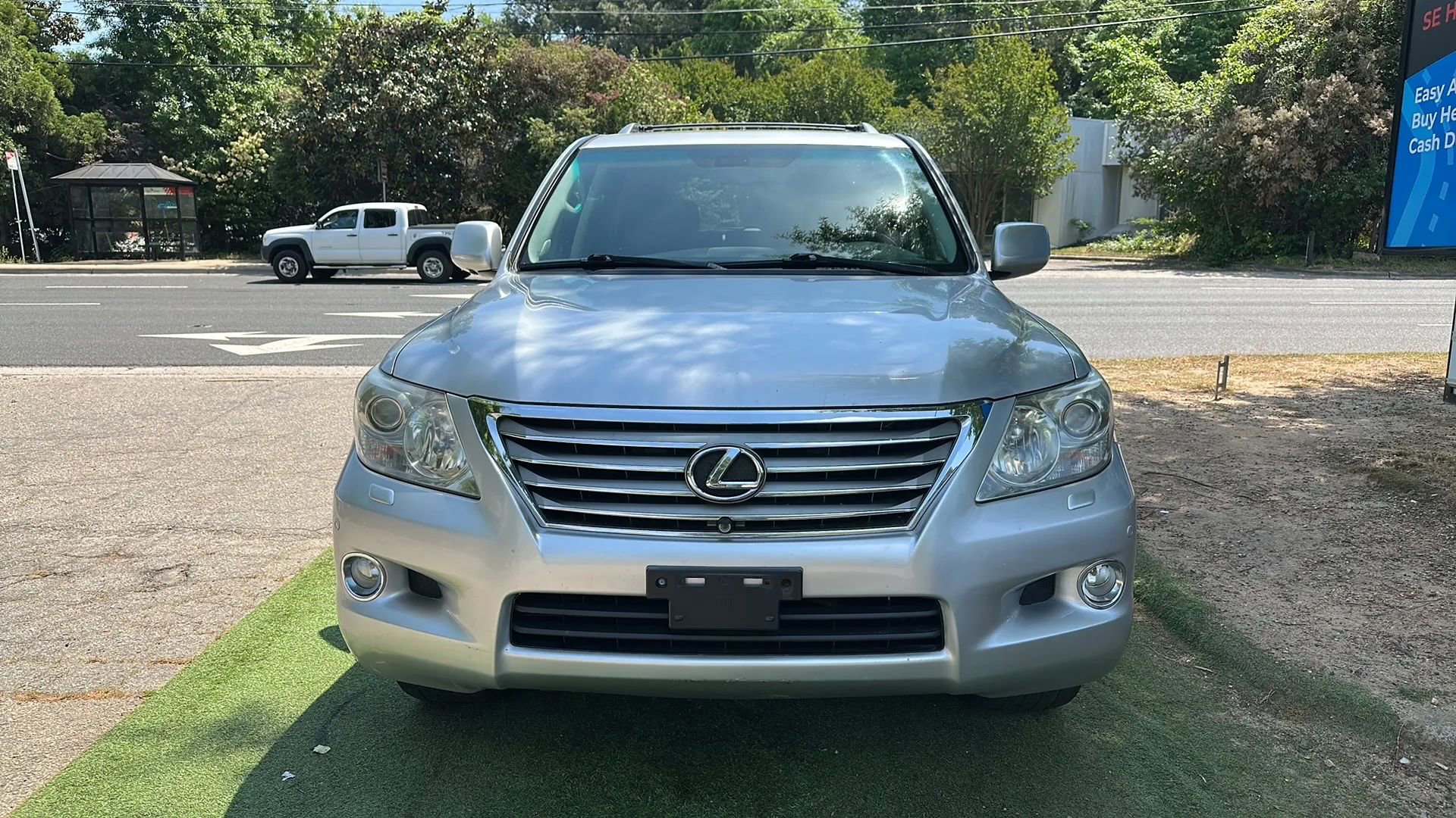 Used 2011 Lexus LX 570 4WD w/ Luxury Pkg image 2