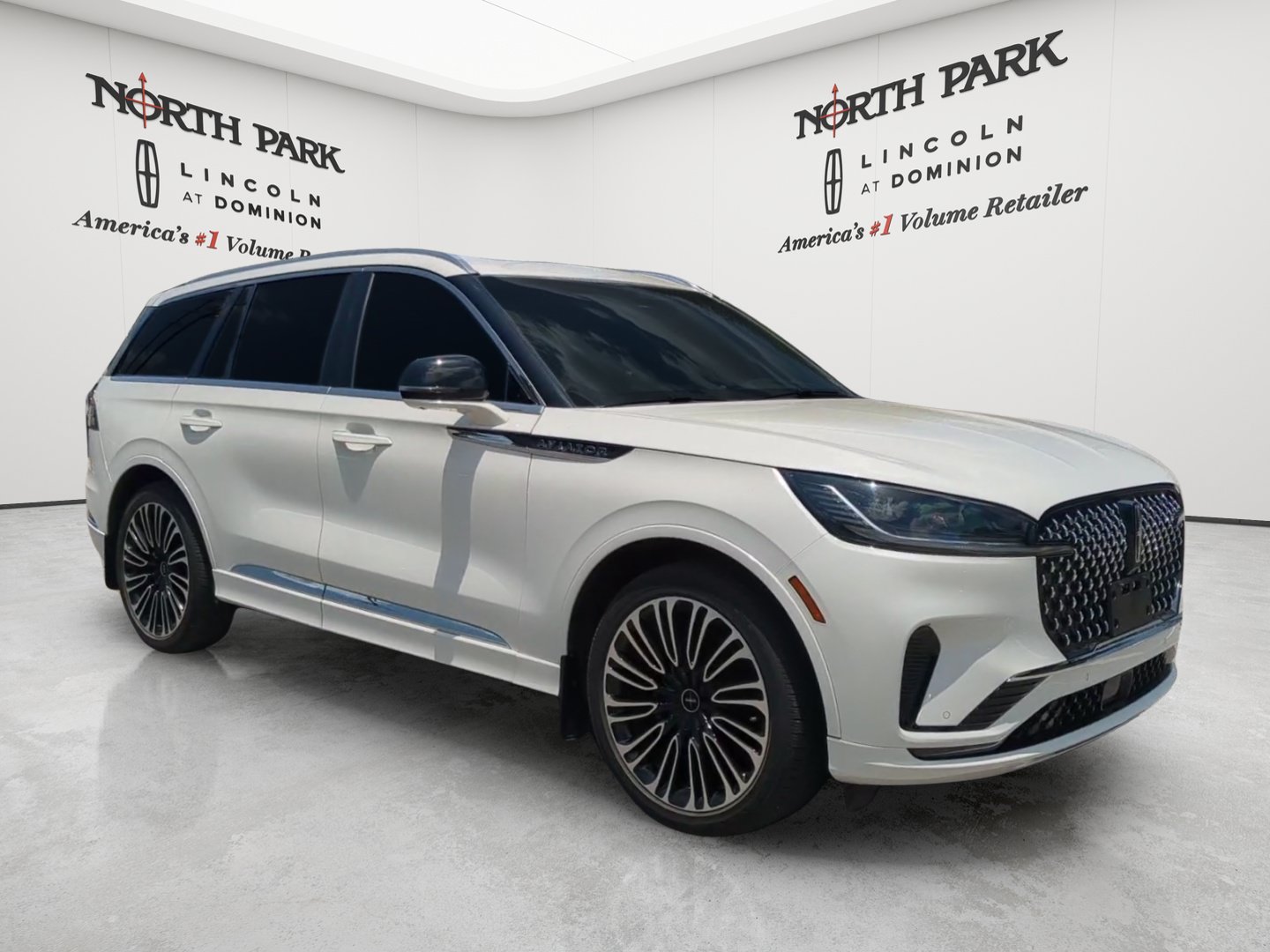 Used 2025 Lincoln Aviator Black Label AWD/4WD image 7