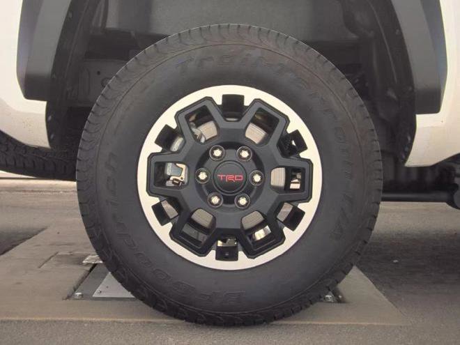 Used 2025 Toyota Tacoma TRD Off-Road image 13