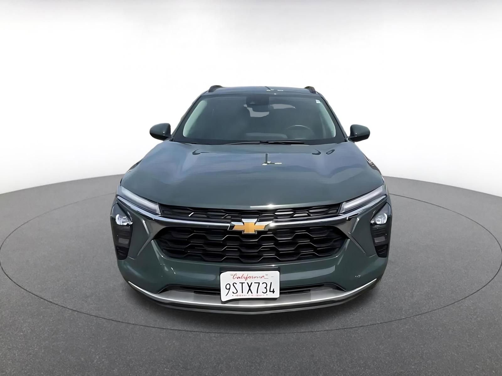 Used 2025 Chevrolet Trax LT w/ LT Convenience Package image 4