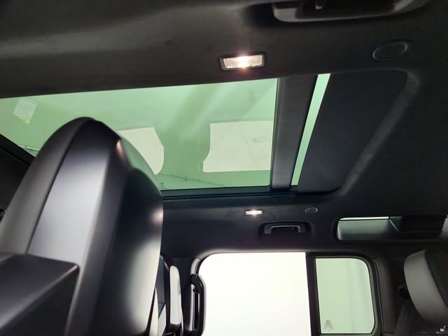 New 2026 Land Rover Defender 110 OCTA AWD/4WD image 22