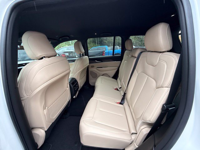 New 2027 Jeep Grand Cherokee Limited AWD/4WD image 13