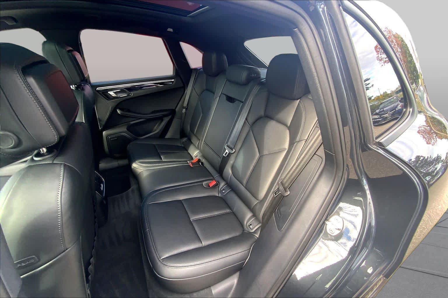 Used 2026 Porsche Macan AWD/4WD image 19