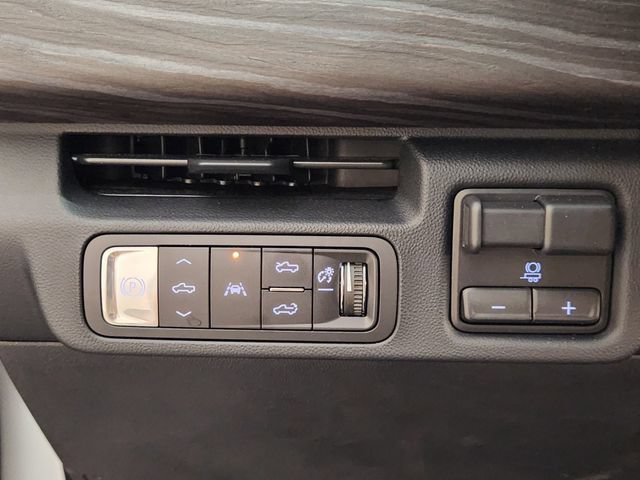 Used 2025 GMC Sierra EV Denali AWD/4WD image 21
