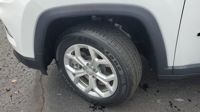 Certified 2024 Jeep Compass Latitude image 3