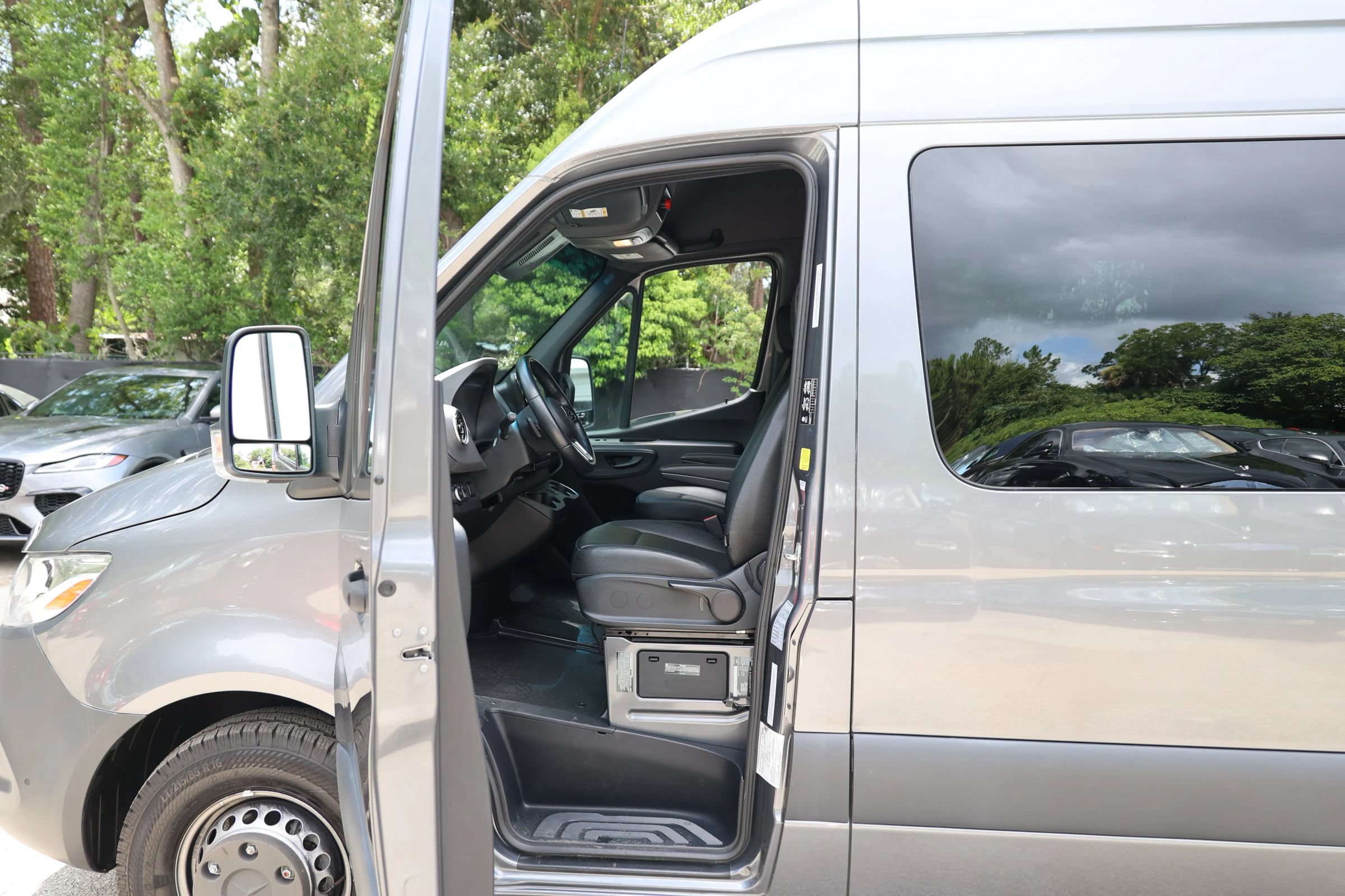 Used 2022 Mercedes-Benz Sprinter 4500 w/ Parking Package image 8