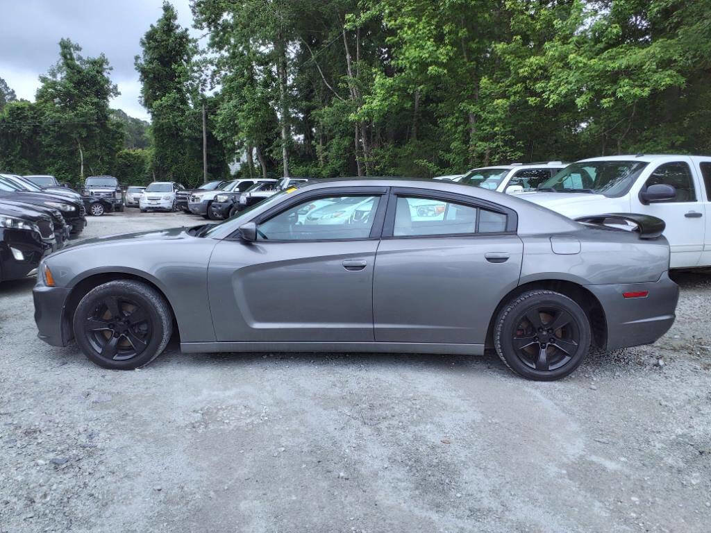 Used 2012 Dodge Charger SE RWD image 3