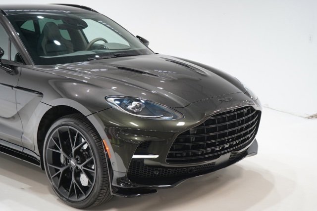 Used 2025 Aston Martin DBX 707 image 9