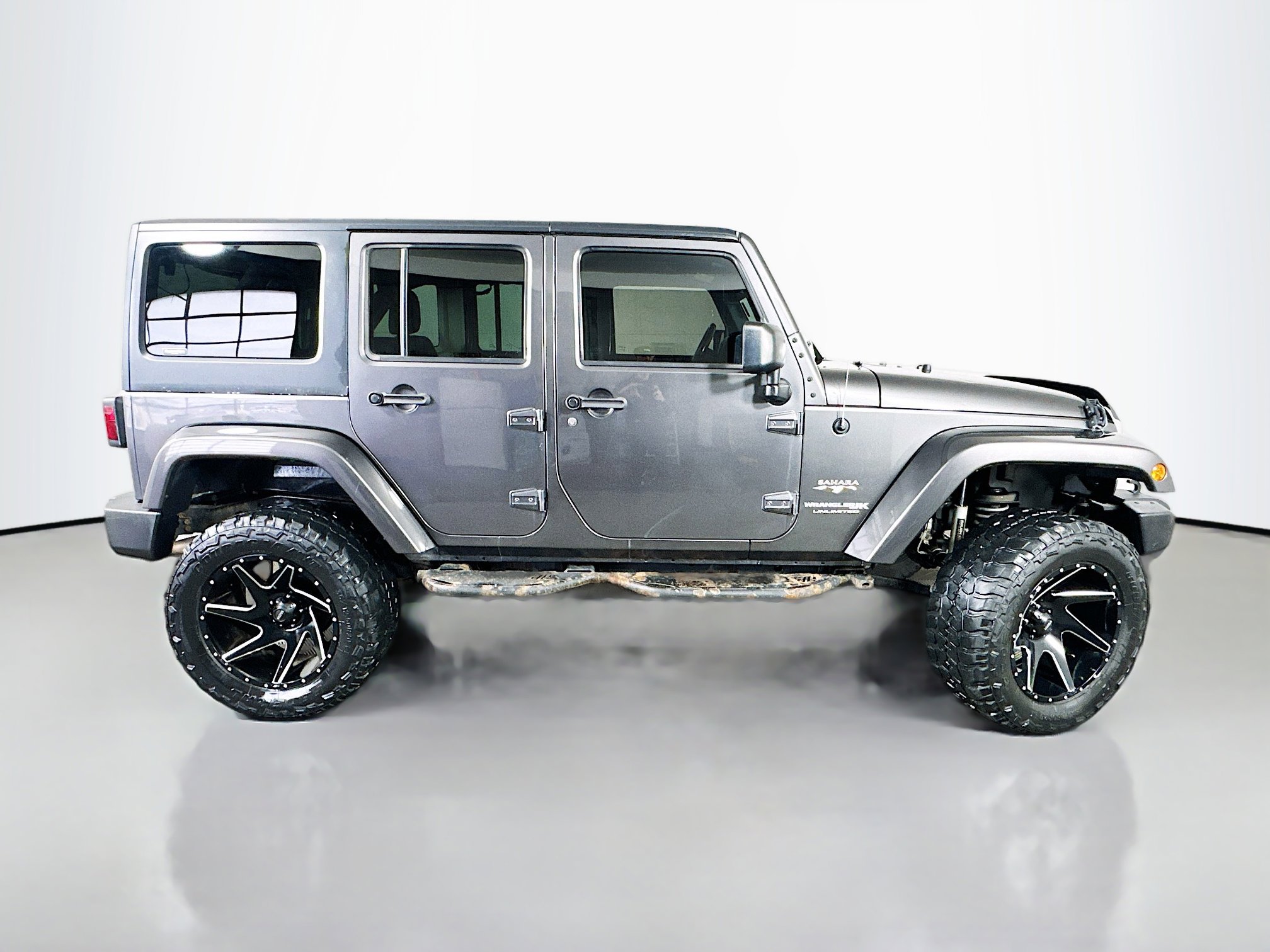Used 2018 Jeep Wrangler Unlimited Sahara image 8