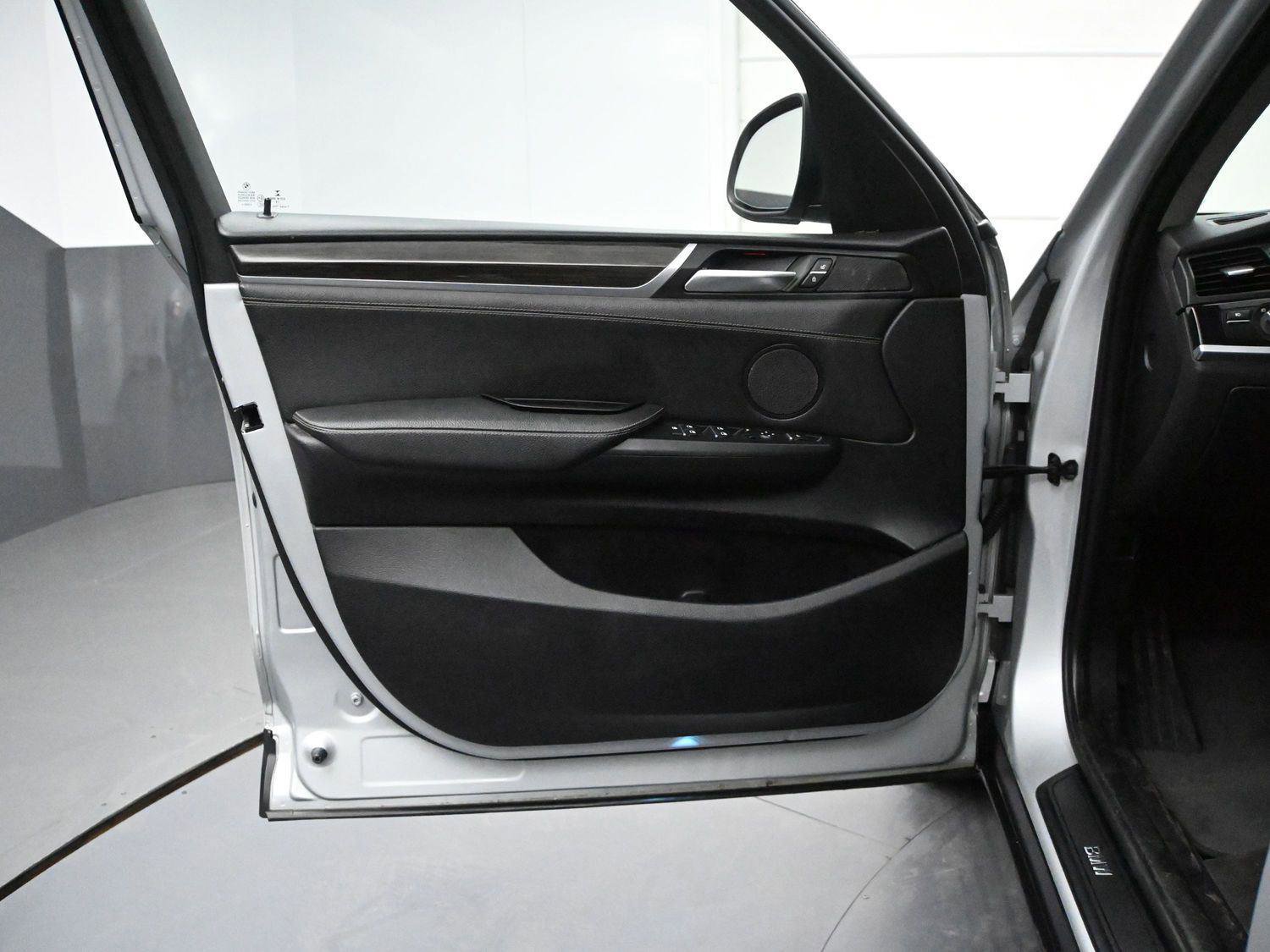 Used 2017 BMW X3 xDrive28i AWD/4WD image 8