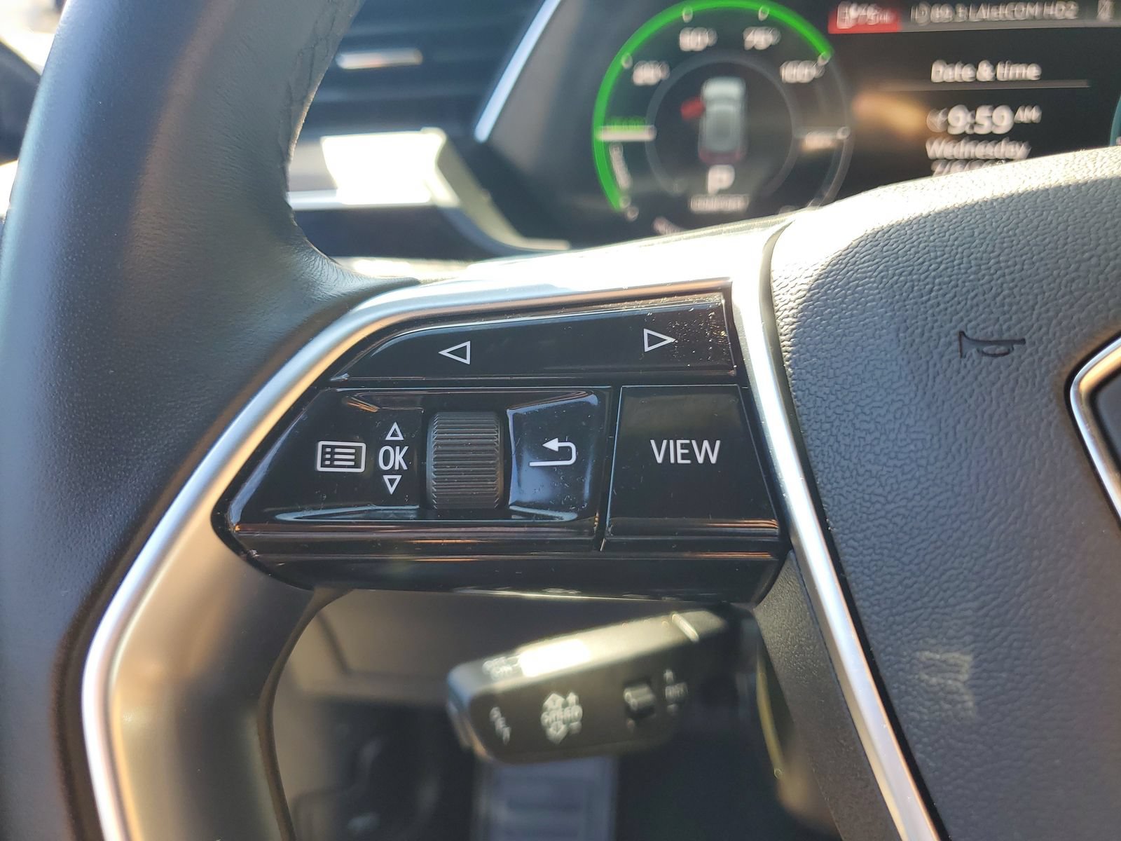 Used 2022 Audi e-tron Premium Plus w/ Premium Plus Package AWD/4WD image 29