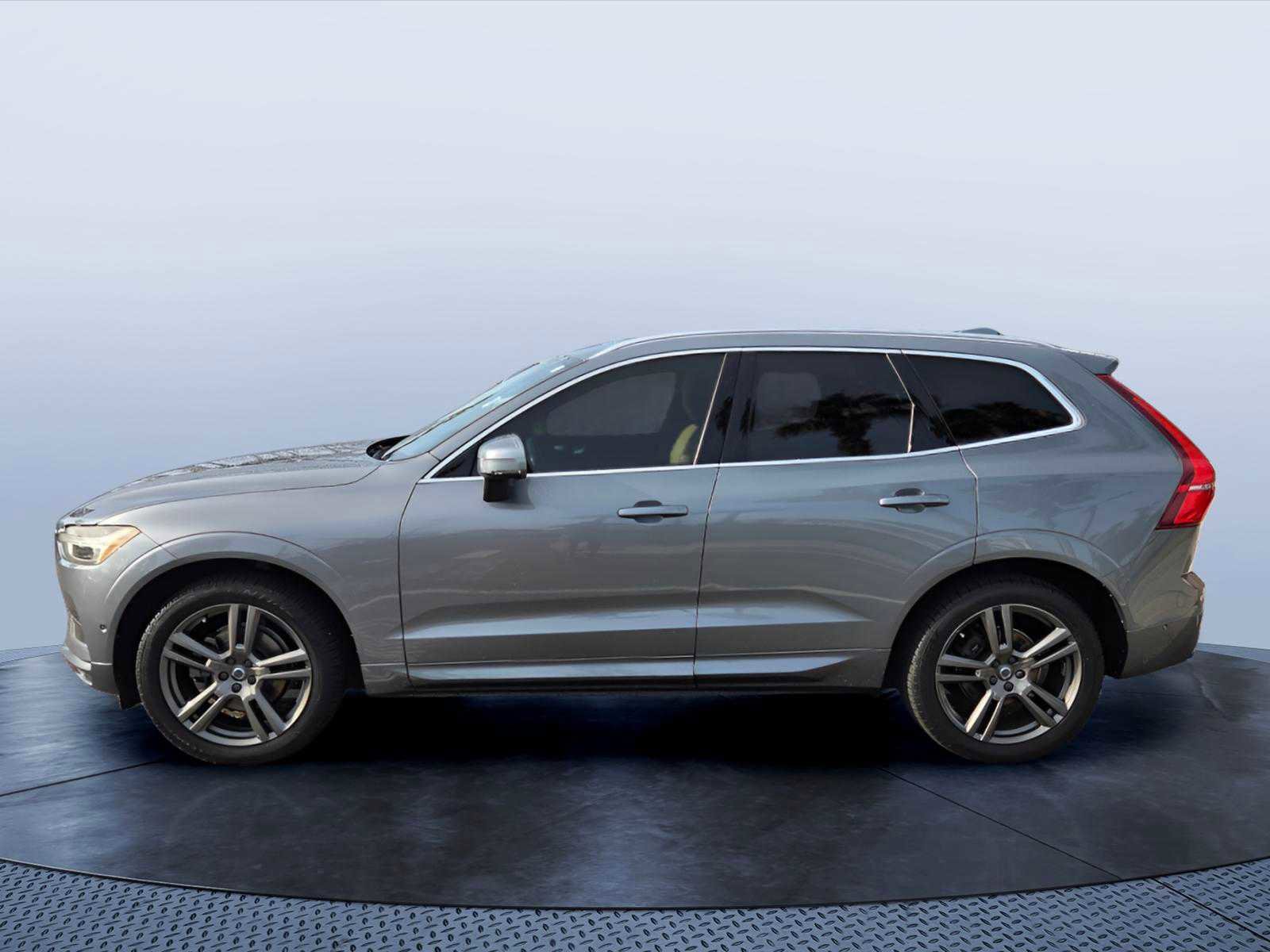 Used 2018 Volvo XC60 T5 Momentum w/ Vision Package AWD/4WD image 3