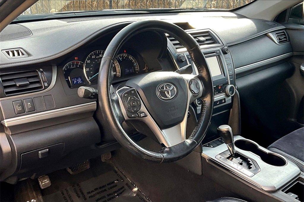 Used 2013 Toyota Camry SE image 16