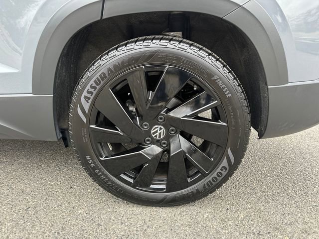 Used 2024 Volkswagen Taos SE image 14