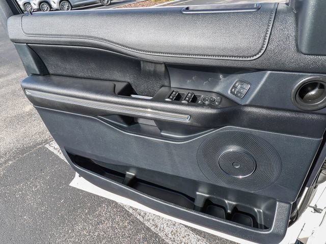 Used 2019 Ford Expedition XLT w/ Equipment Group 202A AWD/4WD image 13