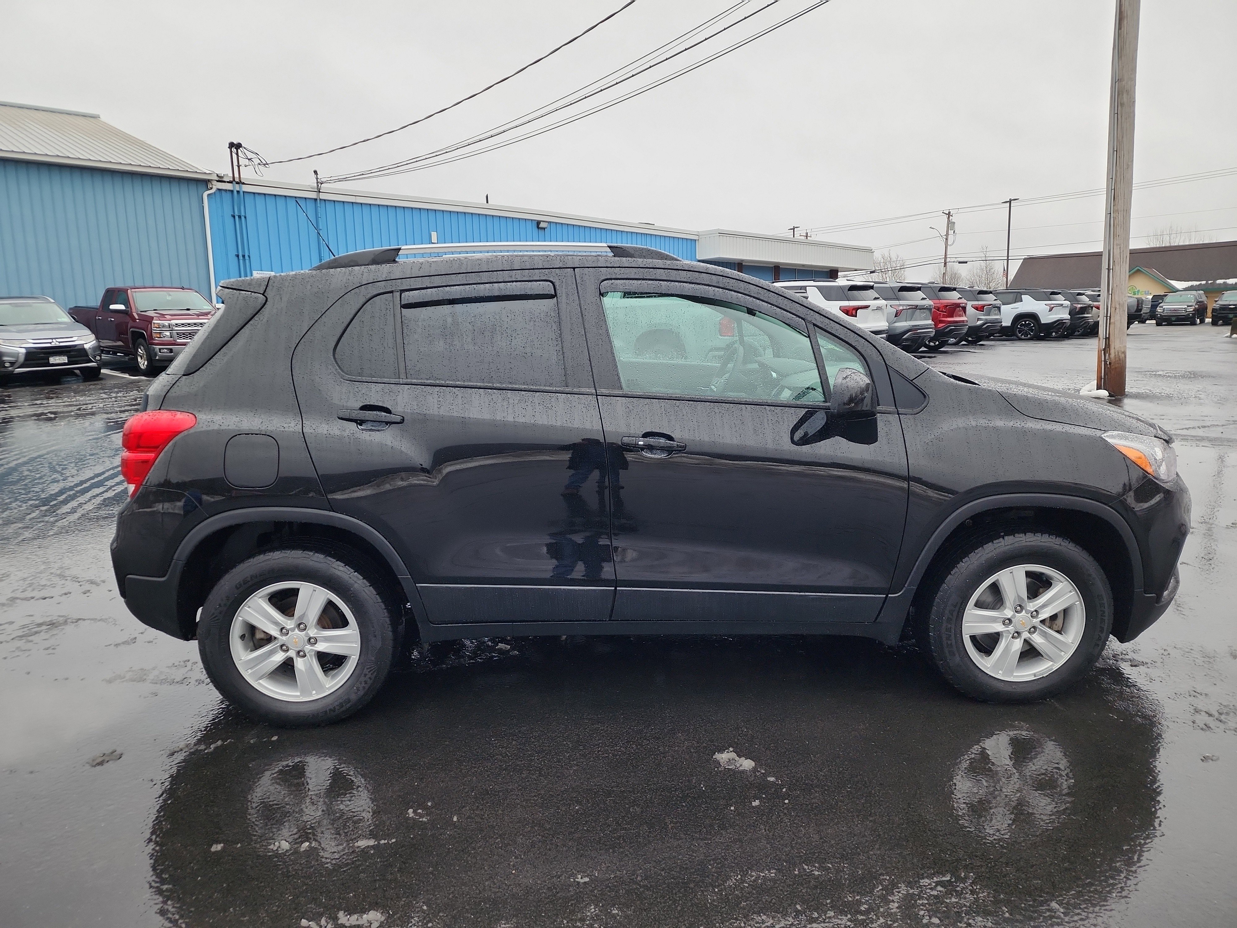 Certified 2022 Chevrolet Trax LT w/ LT Convenience Package image 9