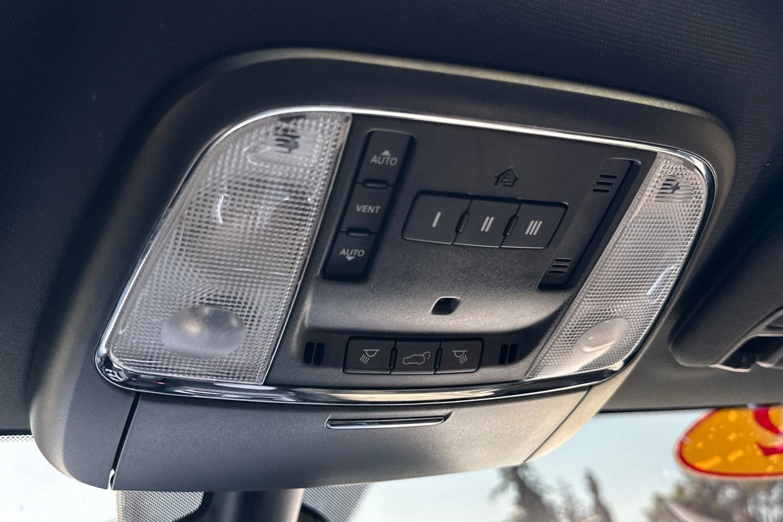 Used 2022 Jeep Grand Cherokee Laredo X image 35