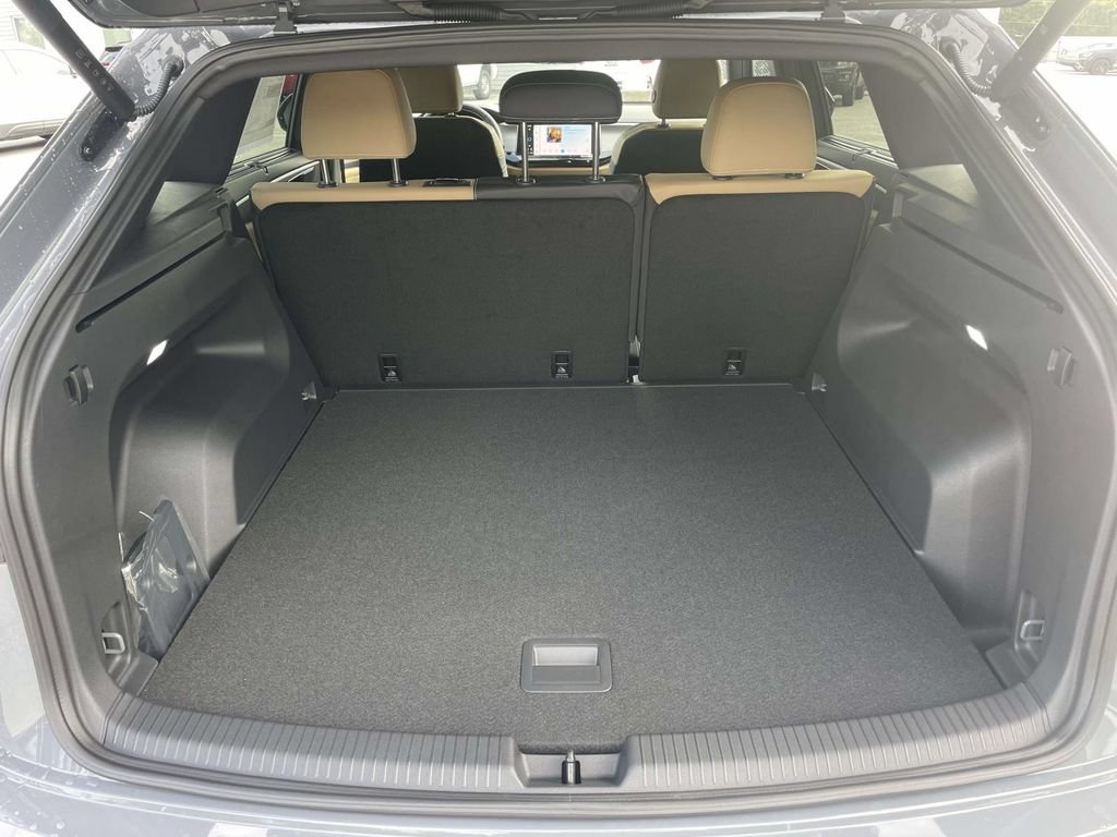 New 2026 Volkswagen Atlas Cross Sport SE FWD image 10