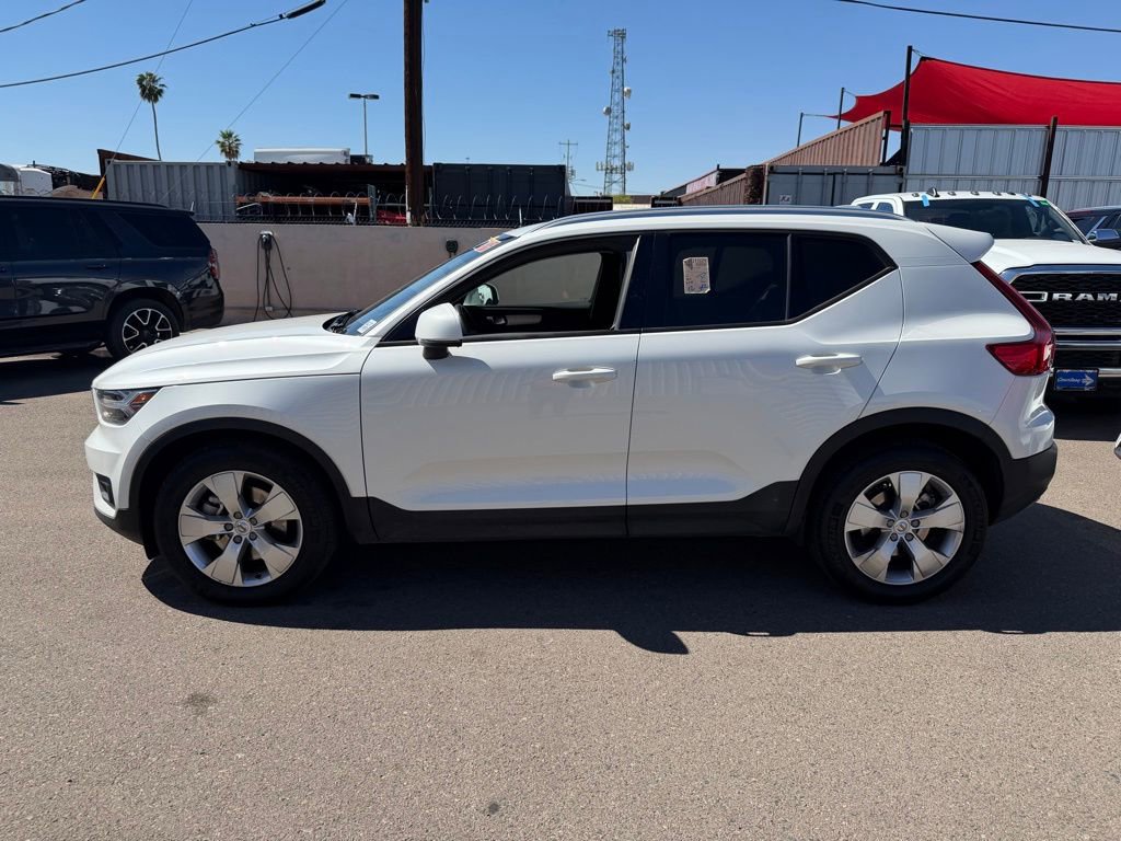 Used 2021 Volvo XC40 T5 Momentum image 6
