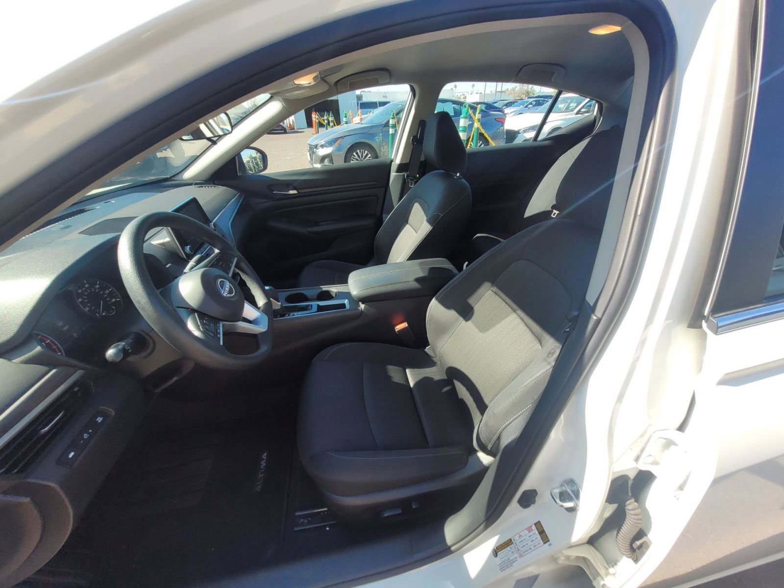 Used 2025 Nissan Altima 2.5 SV image 11