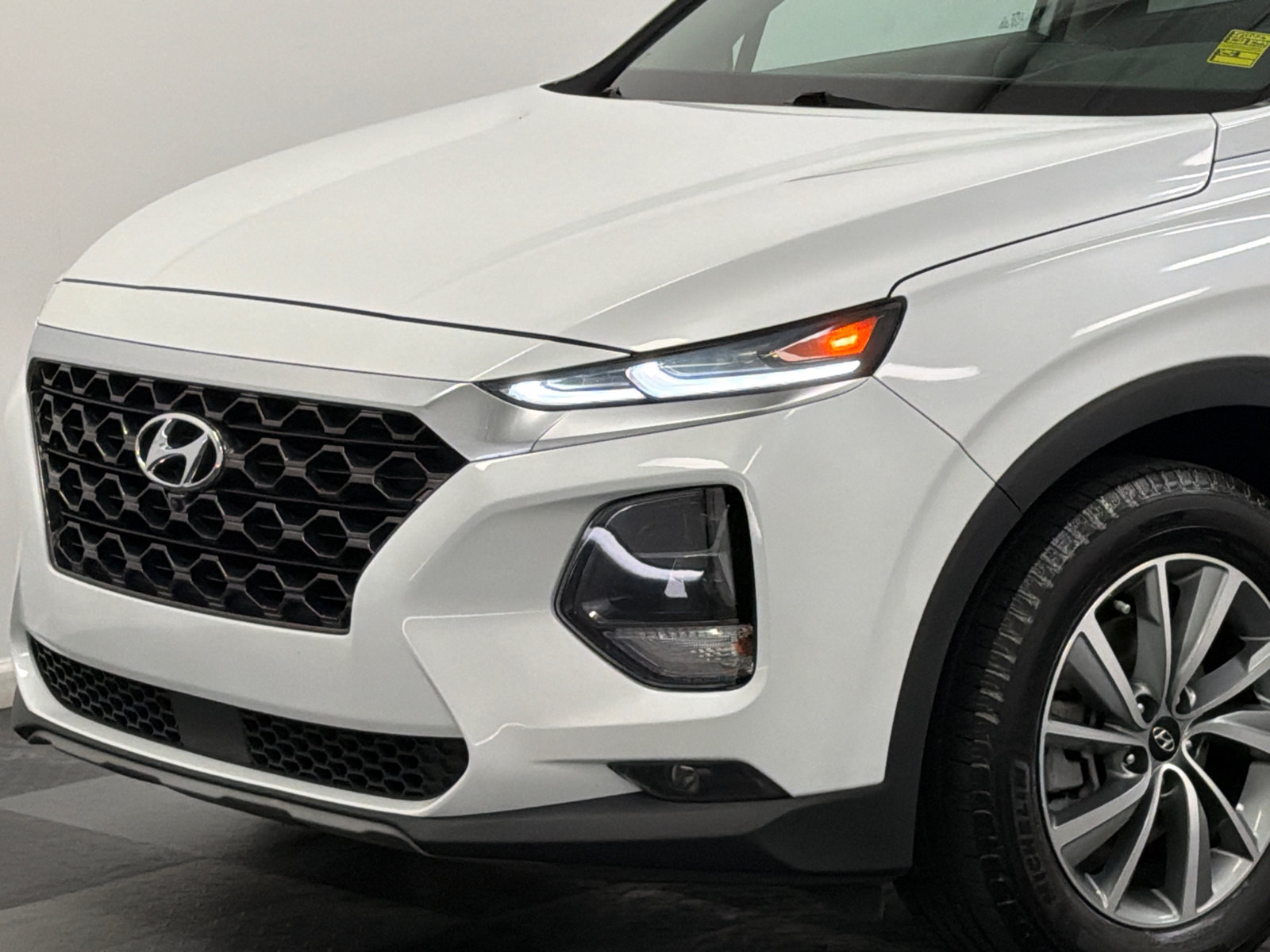 Used 2019 Hyundai Santa Fe FWD image 2